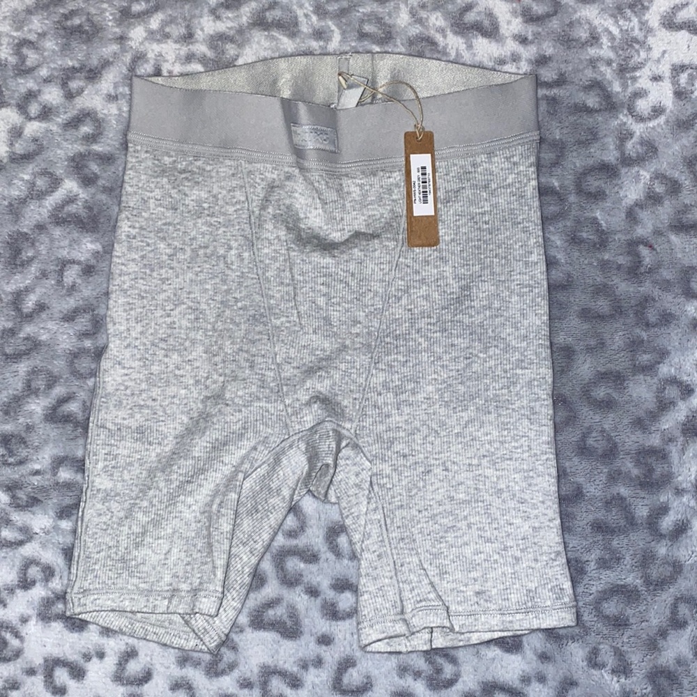 NWT SKIMS COTTON RIB SHORTS 😍